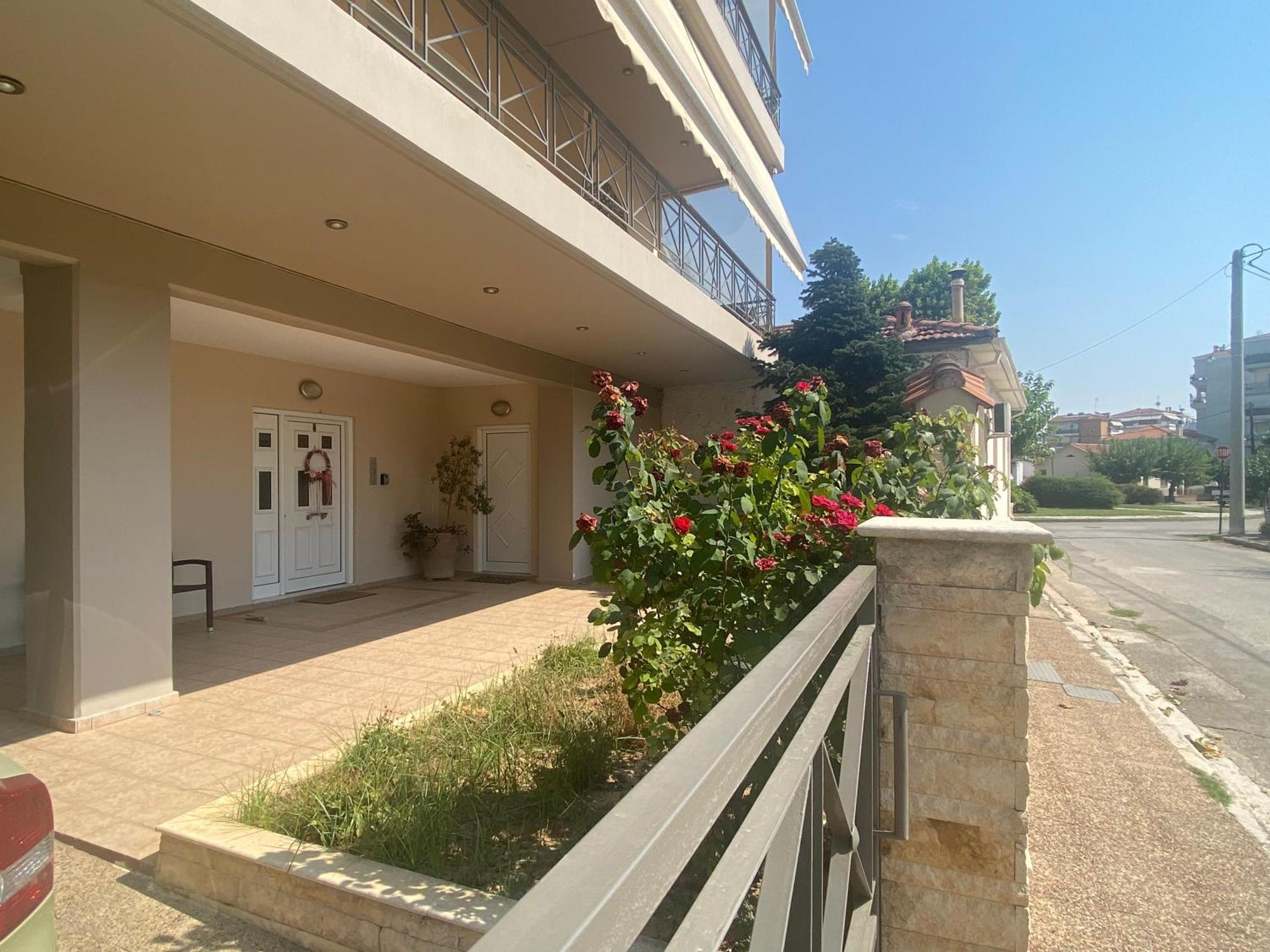 Cozy & Quiet City Apartment Trikala  Bagian luar foto