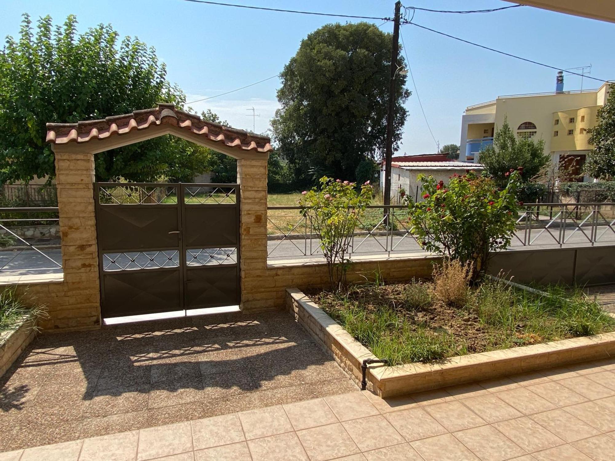 Cozy & Quiet City Apartment Trikala  Bagian luar foto