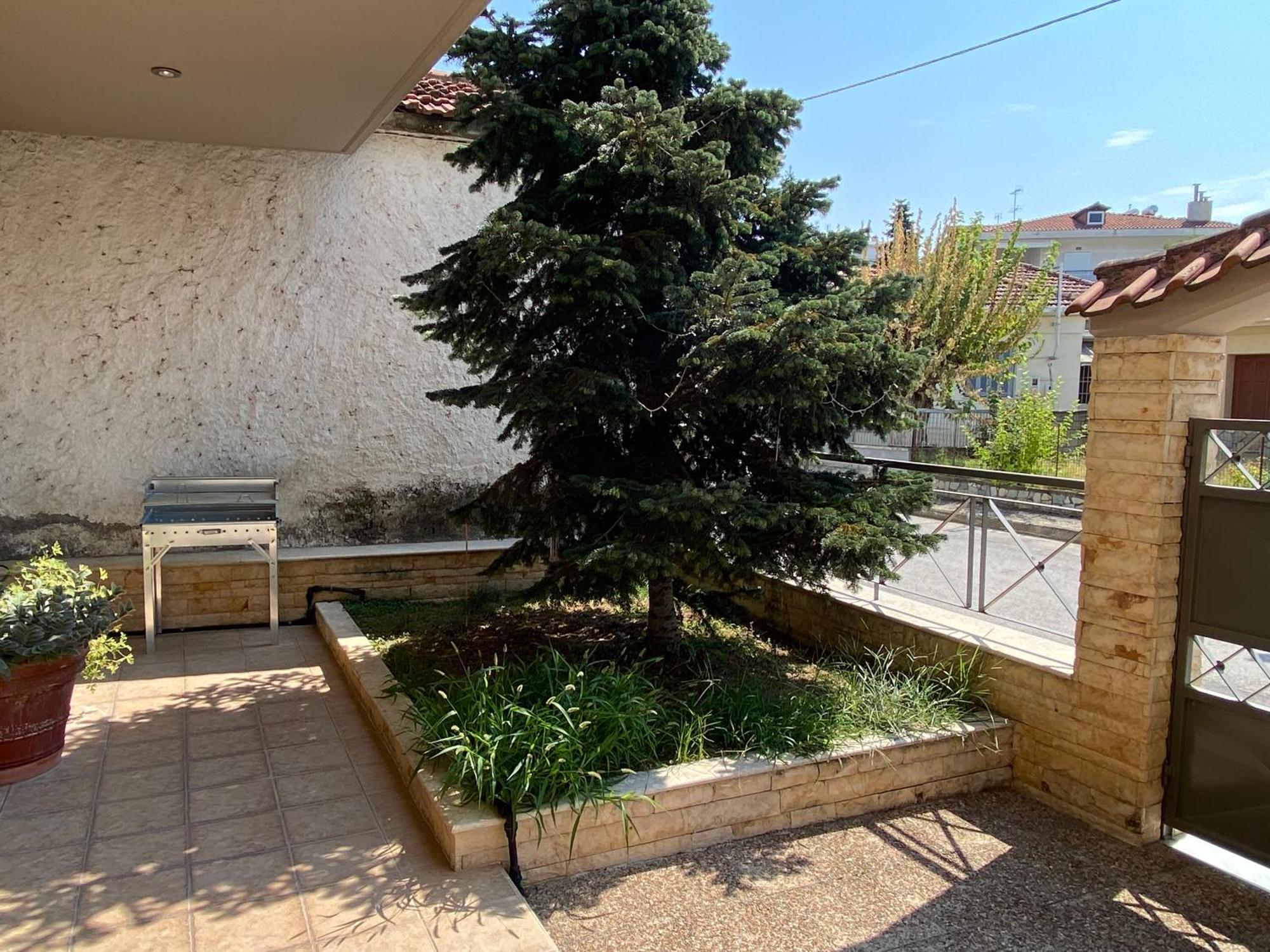Cozy & Quiet City Apartment Trikala  Bagian luar foto