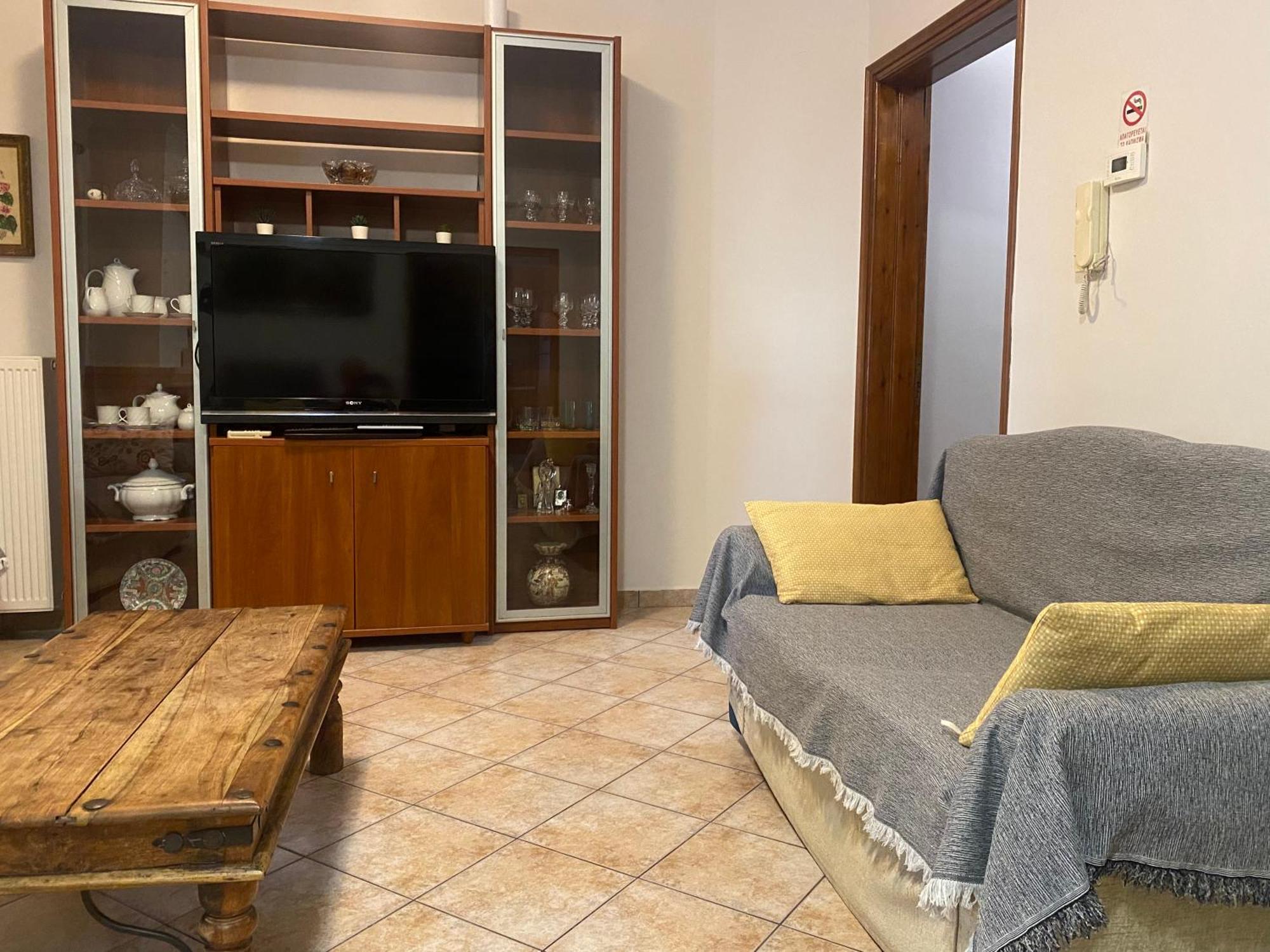 Cozy & Quiet City Apartment Trikala  Bagian luar foto
