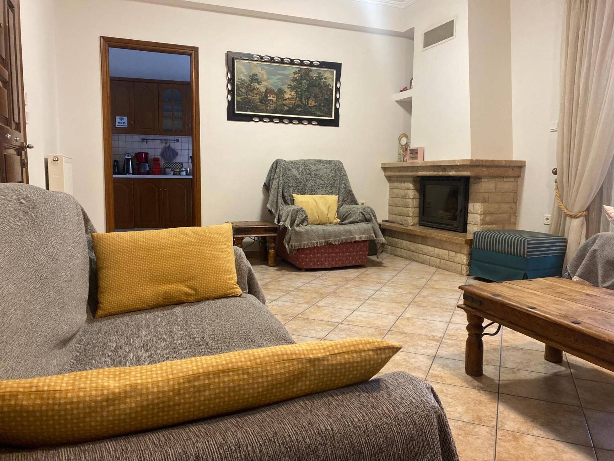 Cozy & Quiet City Apartment Trikala  Bagian luar foto
