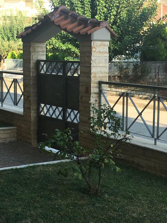 Cozy & Quiet City Apartment Trikala  Bagian luar foto